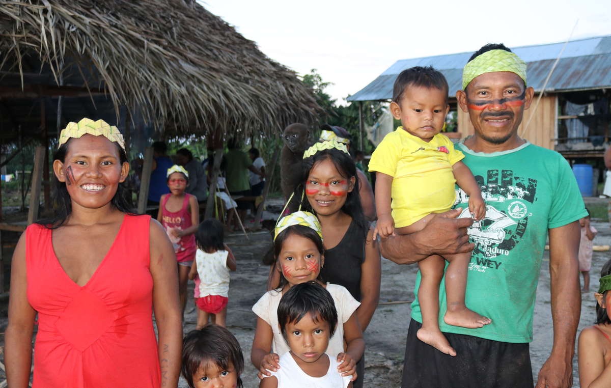 Una famiglia kanamari della comunità di São Luis, nel territorio della Valle Javari.