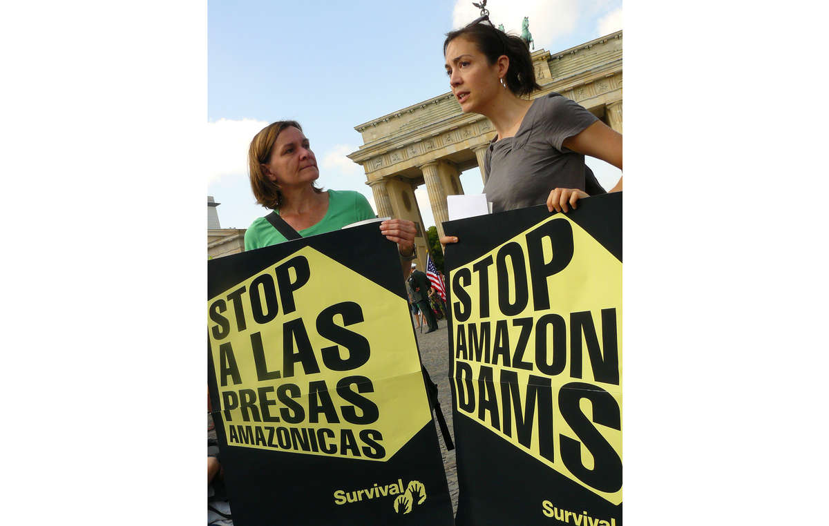 Tausende Menschen protestierten weltweit gegen den Belo Monte Staudamm.