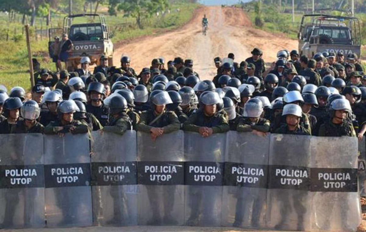 Police blockade road in Bolivia preventing Indian protesters' route to La Paz