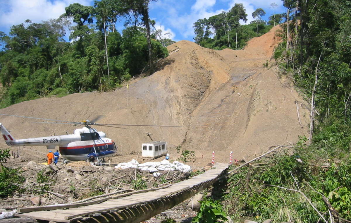 La costruzione del gasdotto Camisea si addentra nella foresta peruviana.