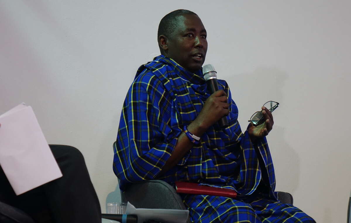 Yannick Ndoinyo, Aktivist für die Landrechte der Maasai, spricht bei der Konferenz in Berlin zur Dekolonisierung von Naturschutz.