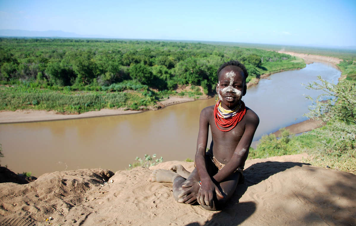Der Gibe III-Staudamm wird die natürliche Überflutung des Omo-Flusses stoppen, von der die indigenen Völker der Region abhängen.