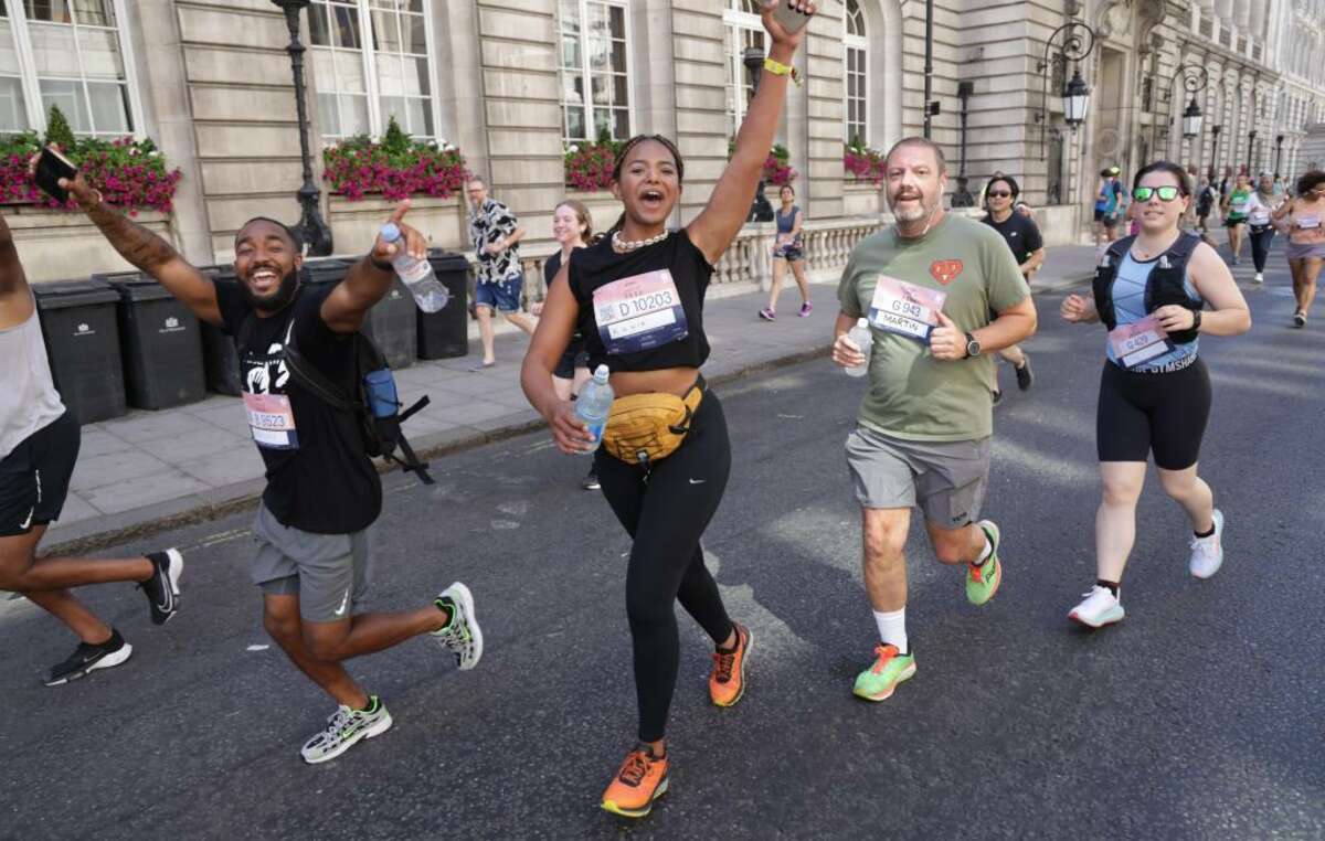 Veejay and Rania running the Asics 10k in London, July 2022