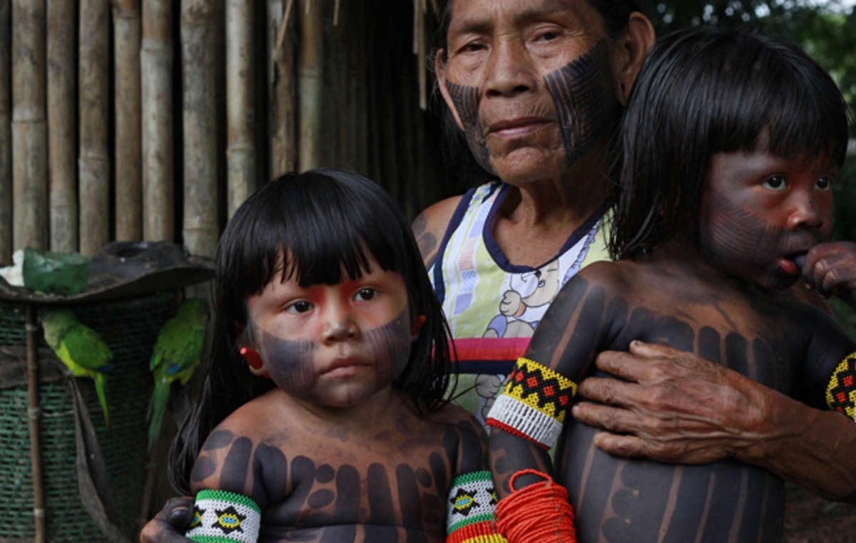 Eine Kayapo-Familie, Brasilien.