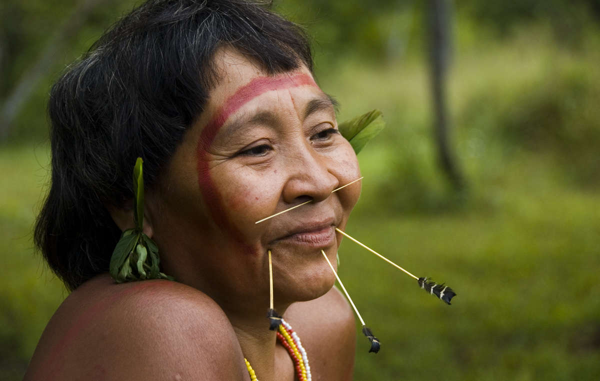 Yanomami-Frau. Das Schutzgebiet der Yanomami hat auch unkontaktierten Völkern ermöglicht zu überleben.