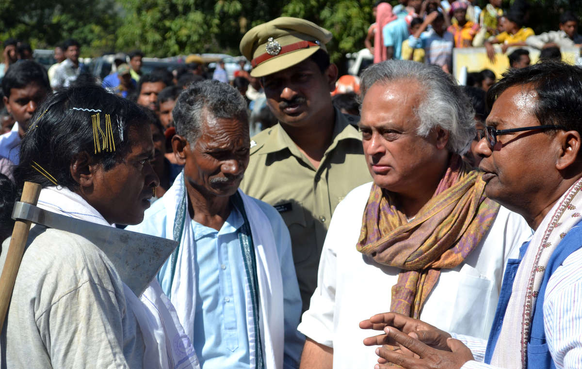 Le ministre Jairam Ramesh rencontre les leaders dongria et majhi kondh
