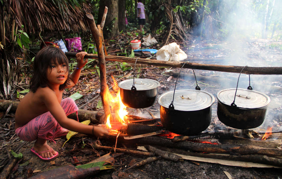 Еду племя. Matsés of Peru and Brazil girl. He Matsés people of Peru and Brazil girl.