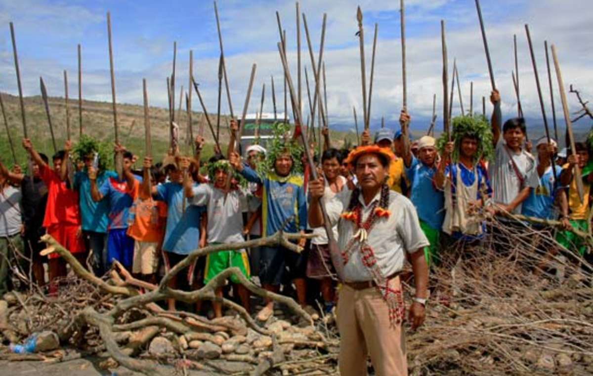 Les Indiens d'Amazonie péruvienne luttent contre l'exploitation de leurs terres par les compagnies minières et gazières.