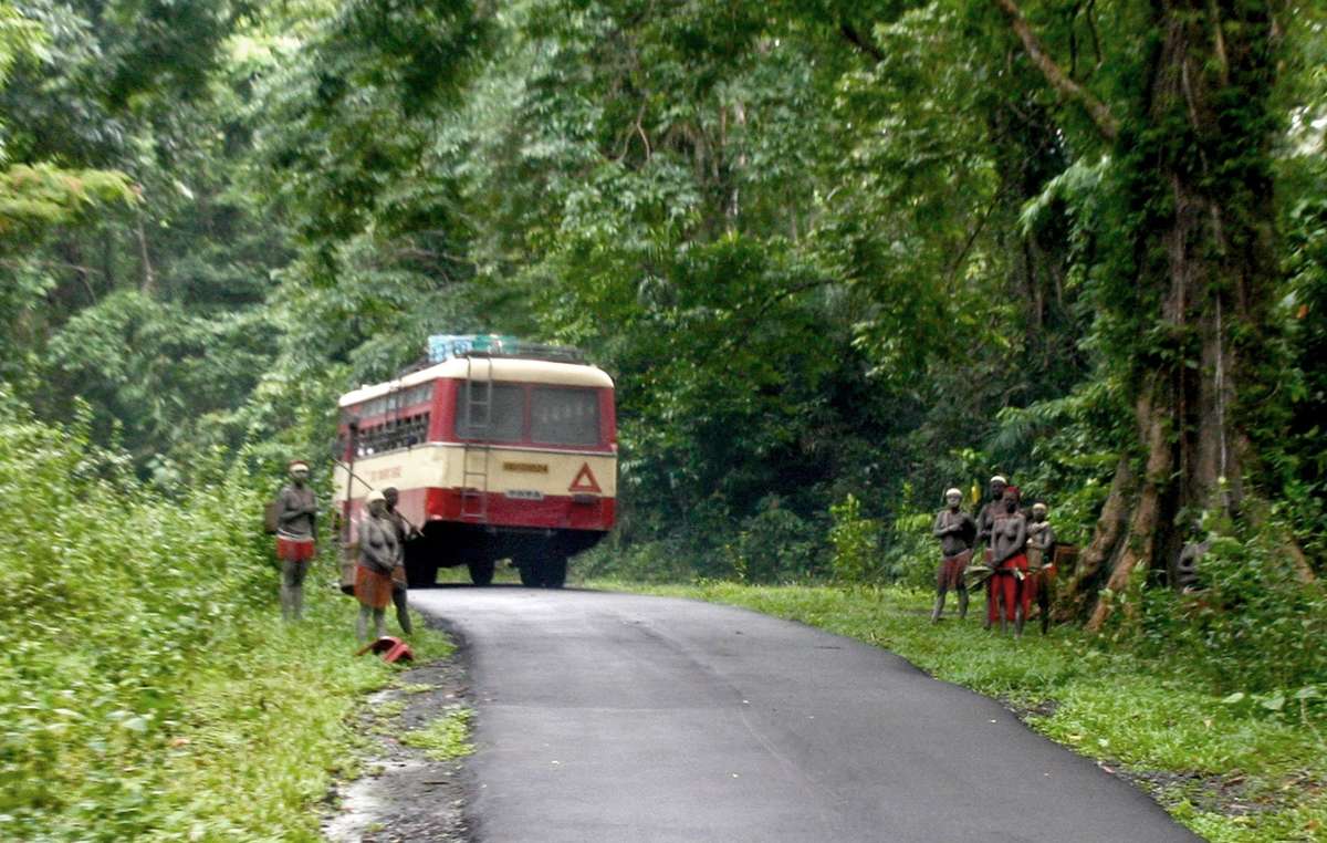 Survival ha lanzado un boicot turístico a las islas Andamán de la India hasta que se ponga fin a los 'safaris humanos' para ver a los jarawas.