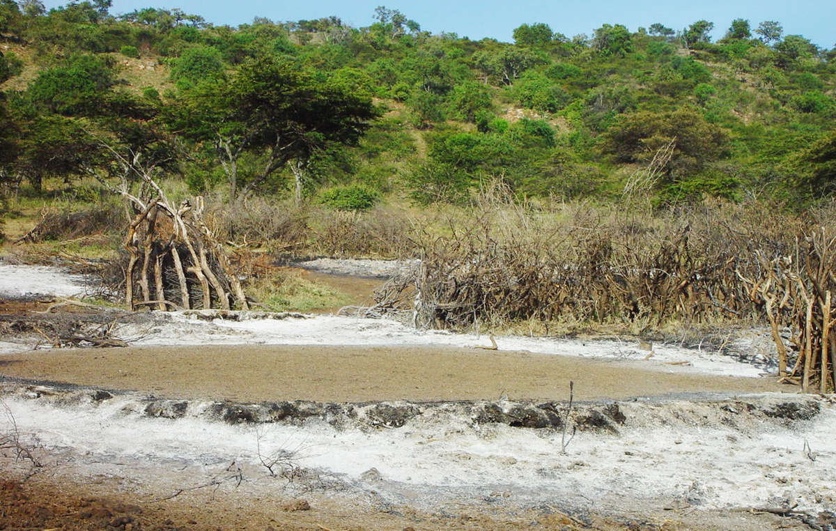Case masai ridotte in cenere nel luglio 2009 © Survival