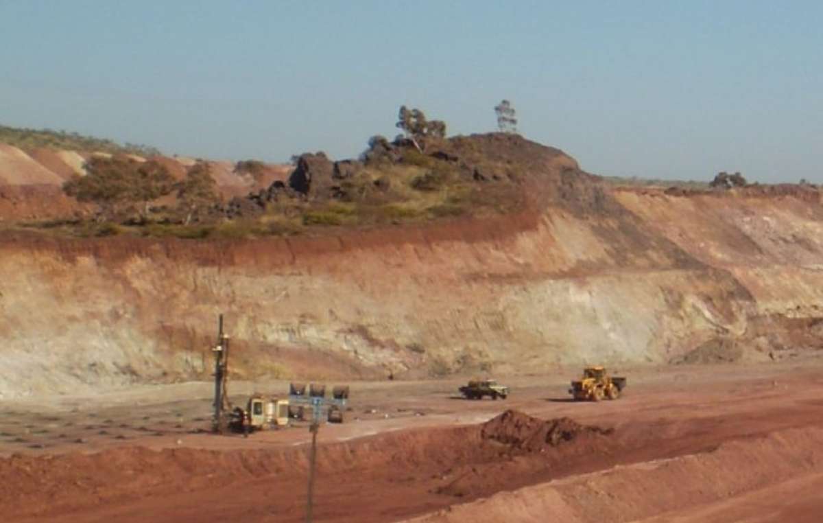 Le site, connu sous le nom de 'Deux femmes assises', a été détruit par une compagnie minière.