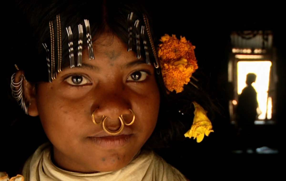 Jeune fille dongria, colllines de Niyamgiri, Orissa.