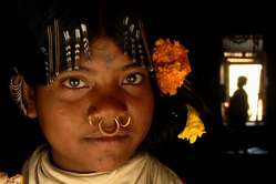 Jeune fille dongria, colllines de Niyamgiri, Orissa.