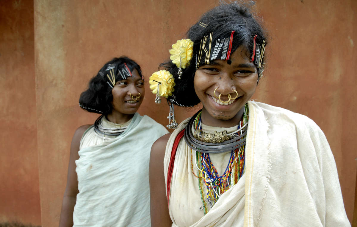 Duas garotas do povo indígena Dongria Kondh, Índia.
