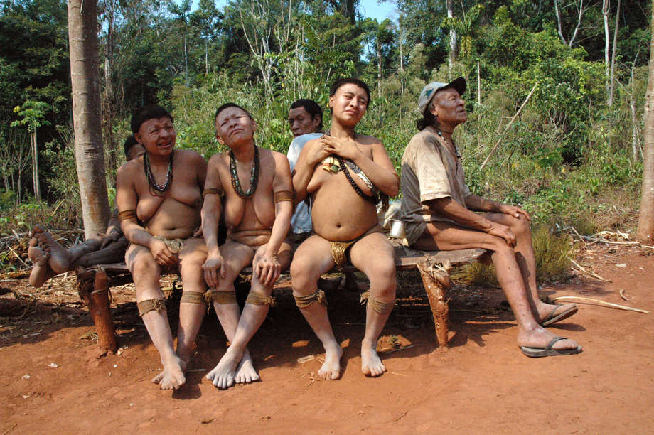 Die letzten fünf Überlebenden der Akuntsu. Wenn sie sterben, gibt es ihr Volk nicht mehr.