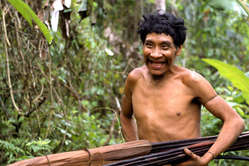 Karapiru, um homem Awá que sobreviveu ao massacre de sua família por homens armados.