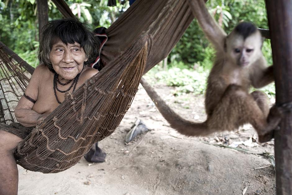 Awá woman, Amerintxa, with her pet capuchin.
