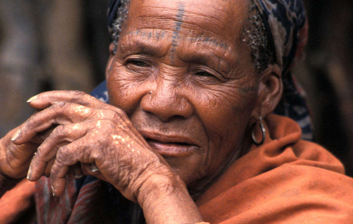 Femme bushman, Réserve du Kalahari central, Botswana.