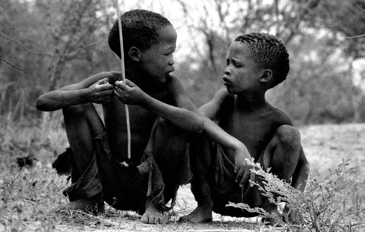 Jóvenes bosquimanos, Namibia.
