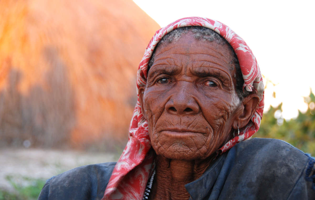 Les Bushmen sont tenus d'obtenir un permis d'accès à leurs terres ancestrales par un gouvernement qui cherche à les chasser de la Réserve du Kalahari central.