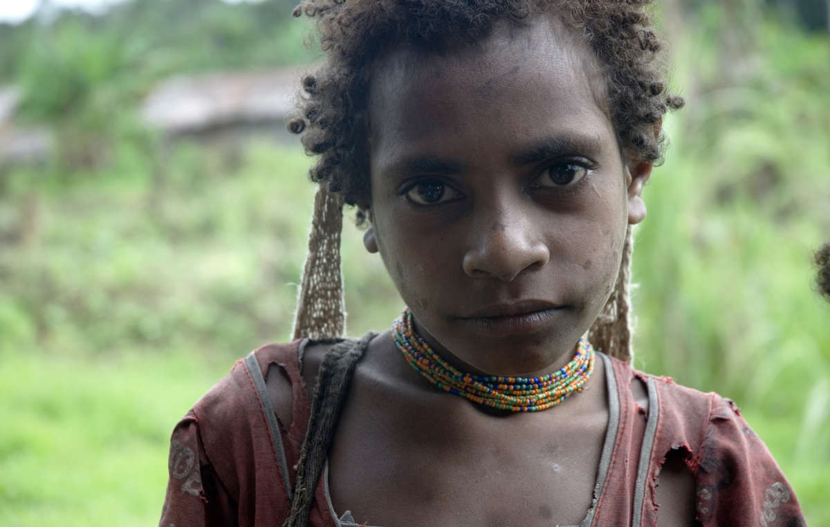 Korowai Frau in West Papua, welches seit 1963 von Indonesien besetzt ist.
