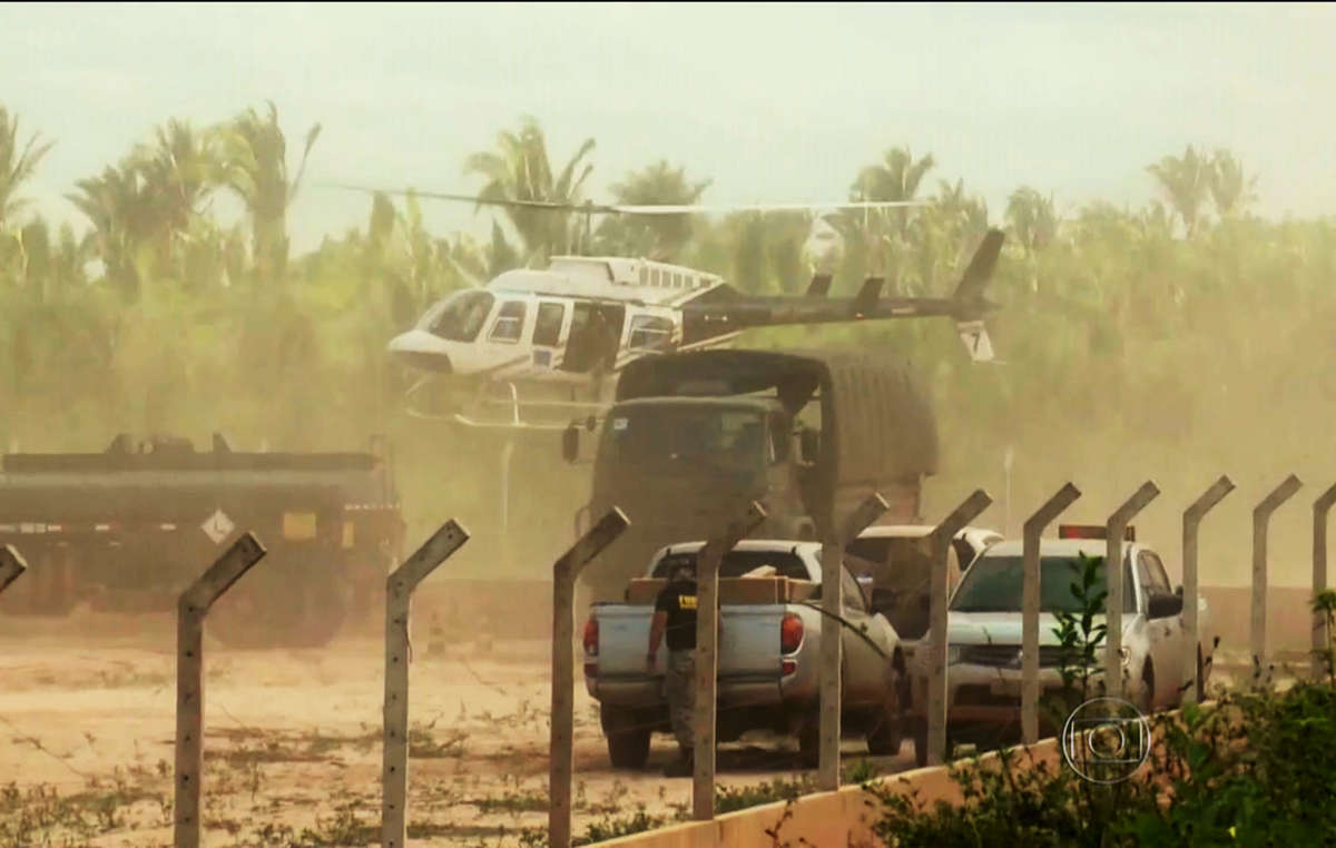 Des hélicoptères et des camions de l'armée pénètrent sur le territoire dans le cadre de l'opération.