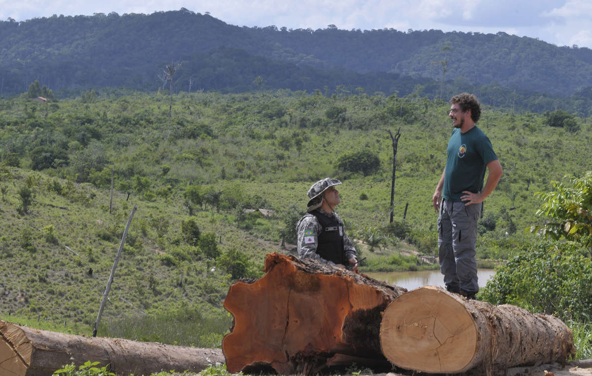 FUNAI-Beamte schützen in vielen Teilen Brasiliens indigene Gebiete vor Holzfällern und anderen Bedrohungen.