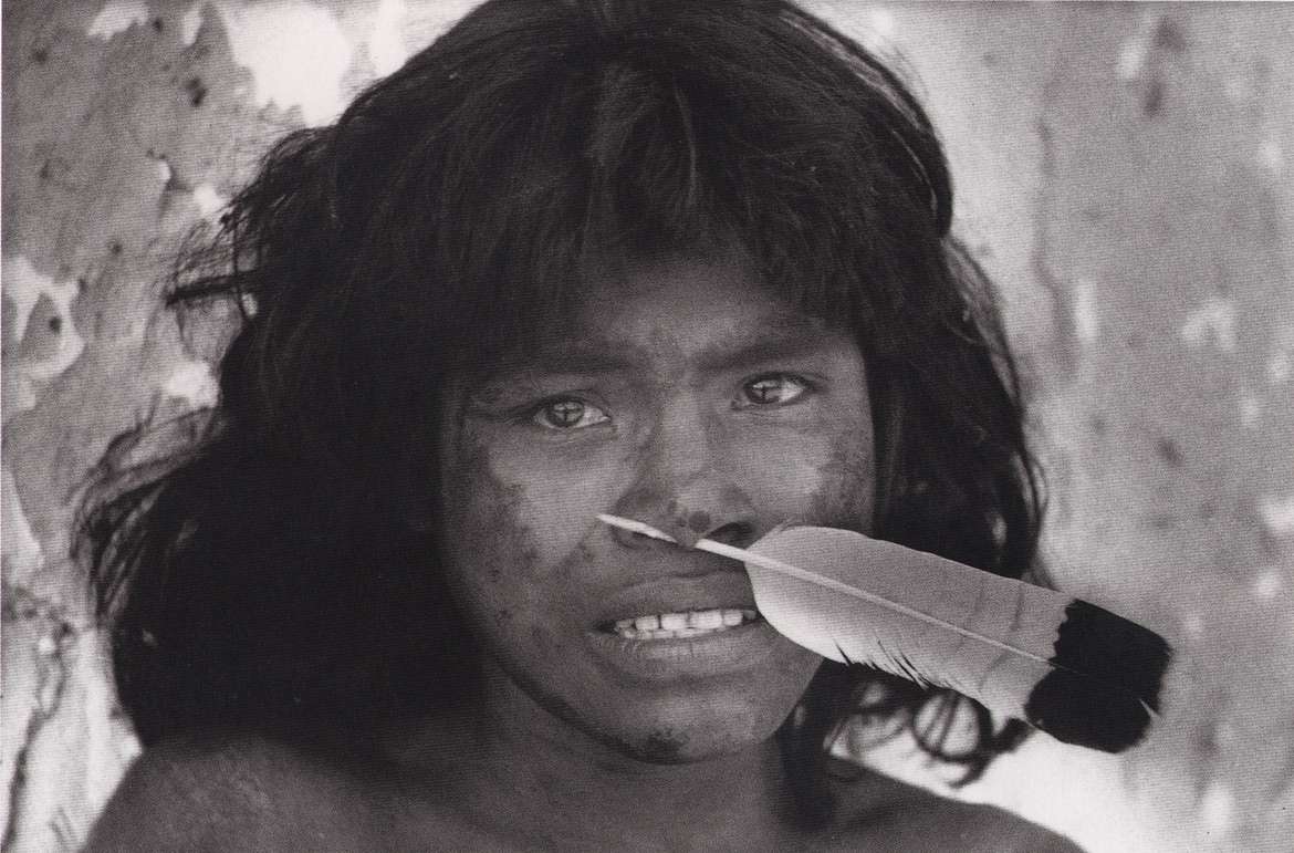 Un giovane uomo Nambikwara fotografato dal famoso antropologo Claude Levi-Strauss nel 1938.