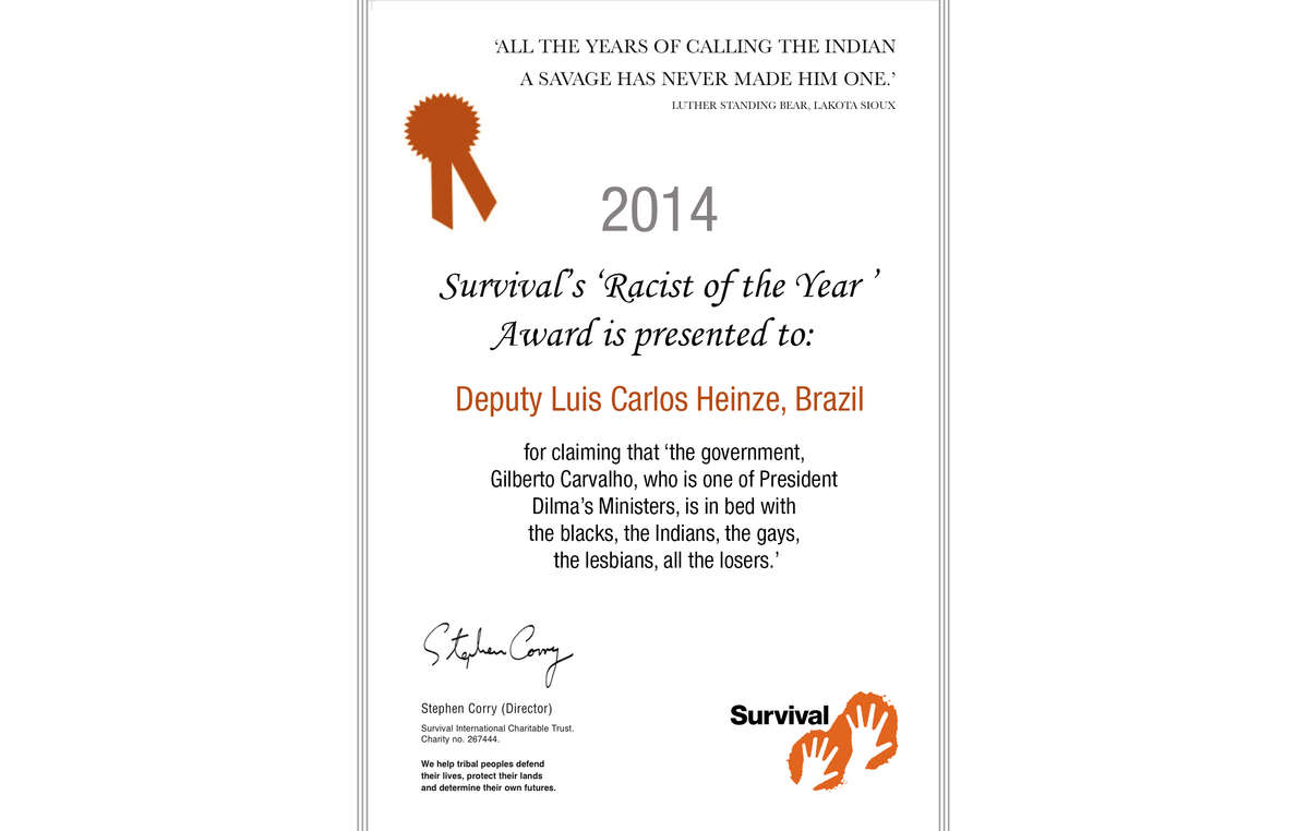 Survival International verleiht dem Kongressabgeordneten Luis Carlos Heinze den Preis 'Rassist des Jahres'.