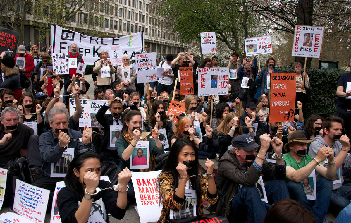 Bei Protesten vor Indonesiens Botschaft in London wurde die Freilassung politischer Gefangener gefordert.