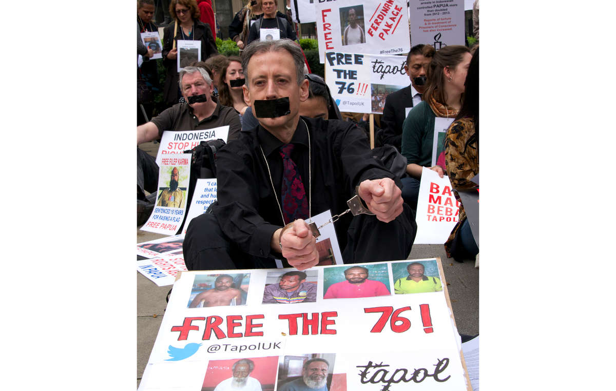 Peter Tatchell, militant des droits de l'homme, a pris part à la manifestation à Londres aujourd'hui.