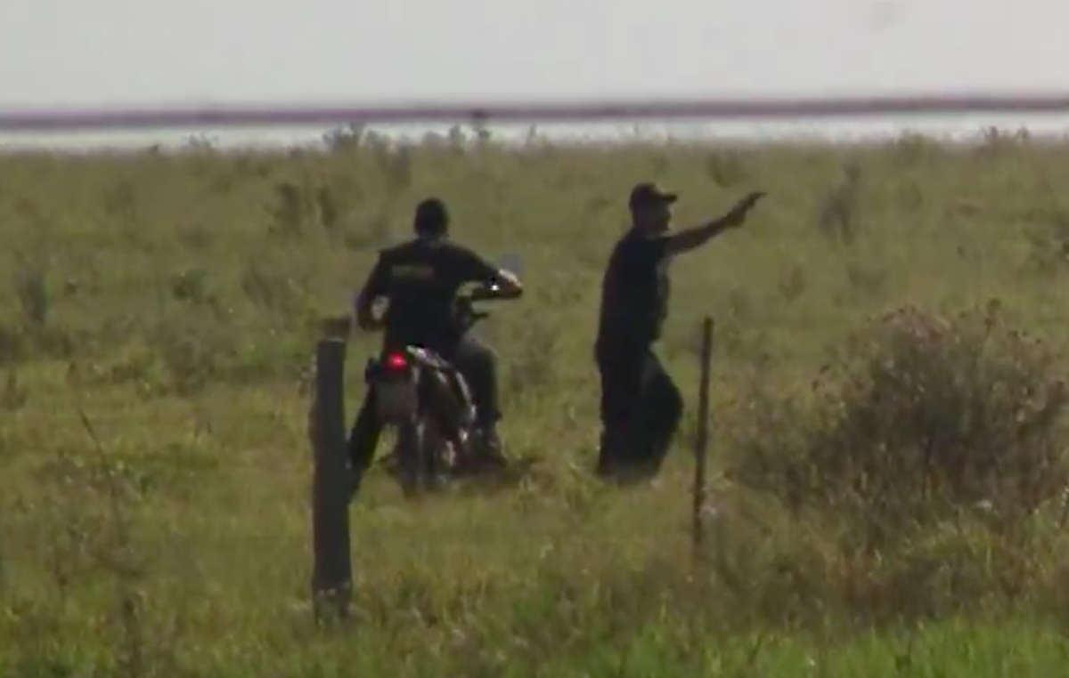 Sicarios atacando otra comunidad guaraní en Mato Grosso do Sul en 2014.