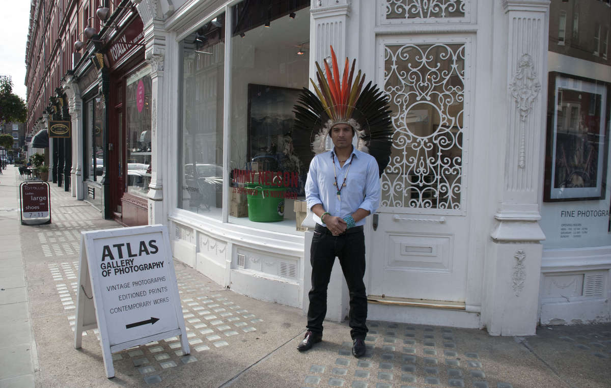 Nixiwaka Yawanawá protested against the "outrageous" exhibition of Jimmy Nelson's work at London's Atlas Gallery, wearing his ceremonial headdress.
