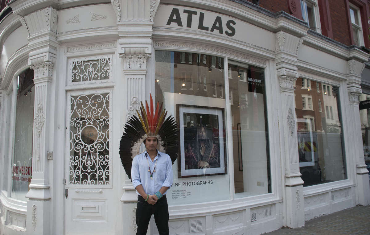 Nixiwaka Yawanawá protested against the "outrageous" exhibition of Jimmy Nelson's work at London's Atlas Gallery, wearing his ceremonial headdress.