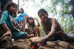 Crianças Ayoreo-Totobiegosode, Paraguai.