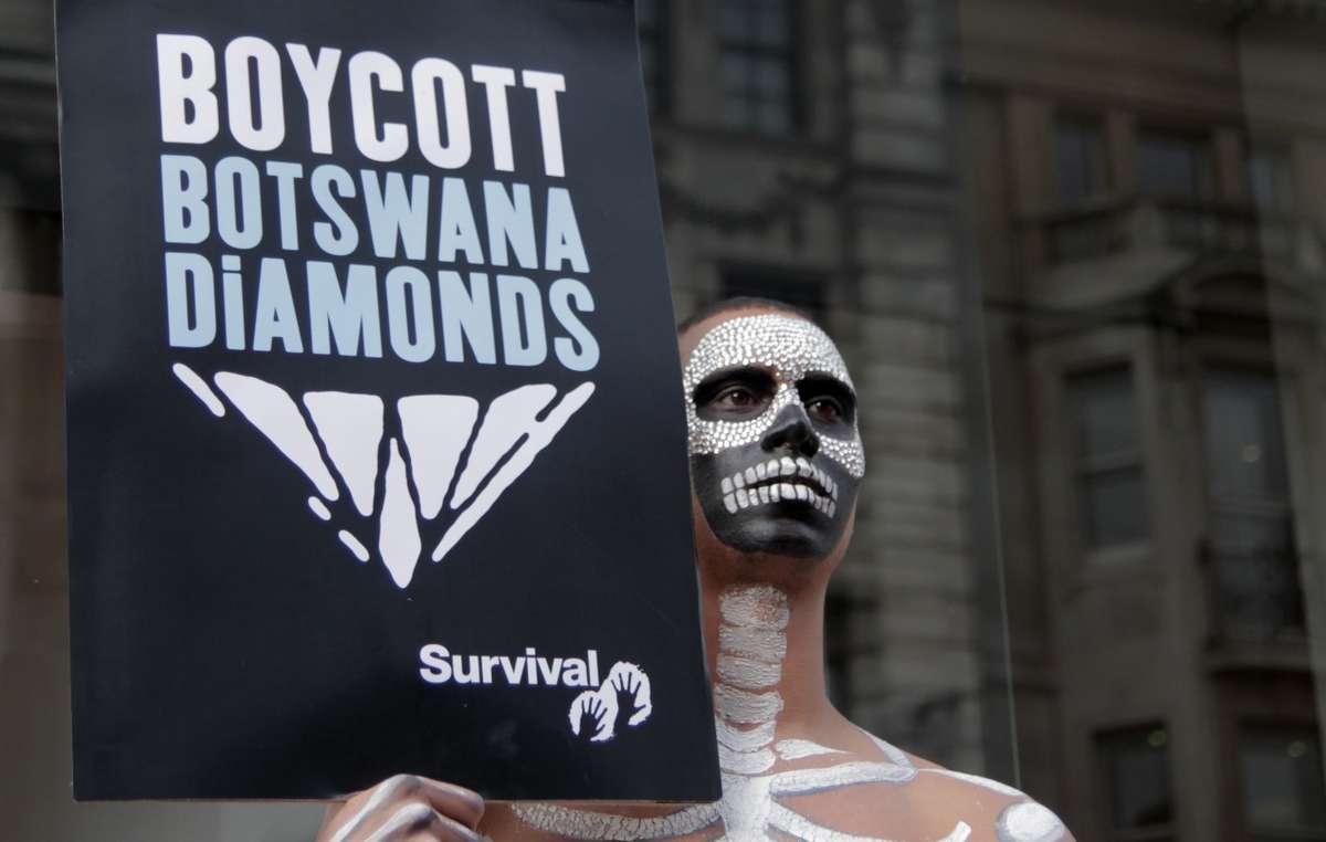 Survival ruft zum Boykott der Diamanten Botswanas auf, bis die Buschleute wieder Zugang zu Wasser erhalten
